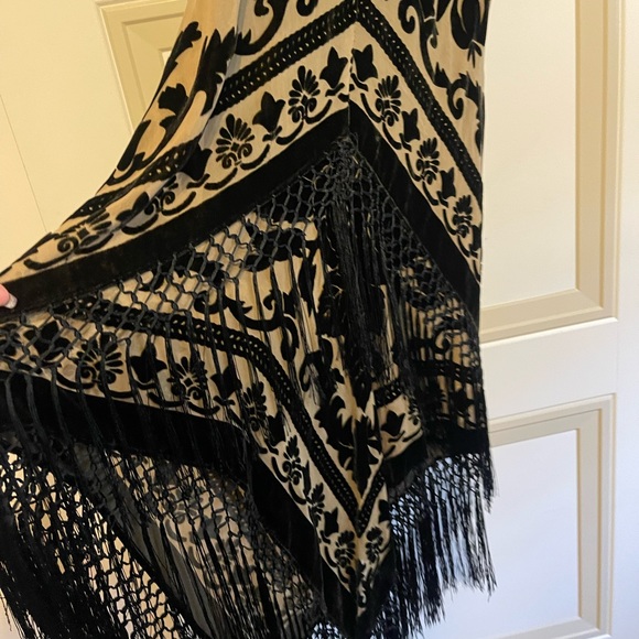 ⭐️Gorgeous Fringe Bottom Gown - Picture 4 of 7